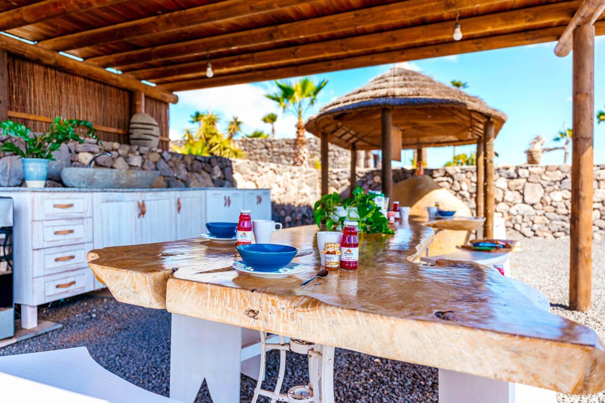 Eco Village Finca De Arrieta - Yurts And Stone Cottages - Shared Pool - Walking Distance To Arrieta Beach Tabayesco Extérieur photo