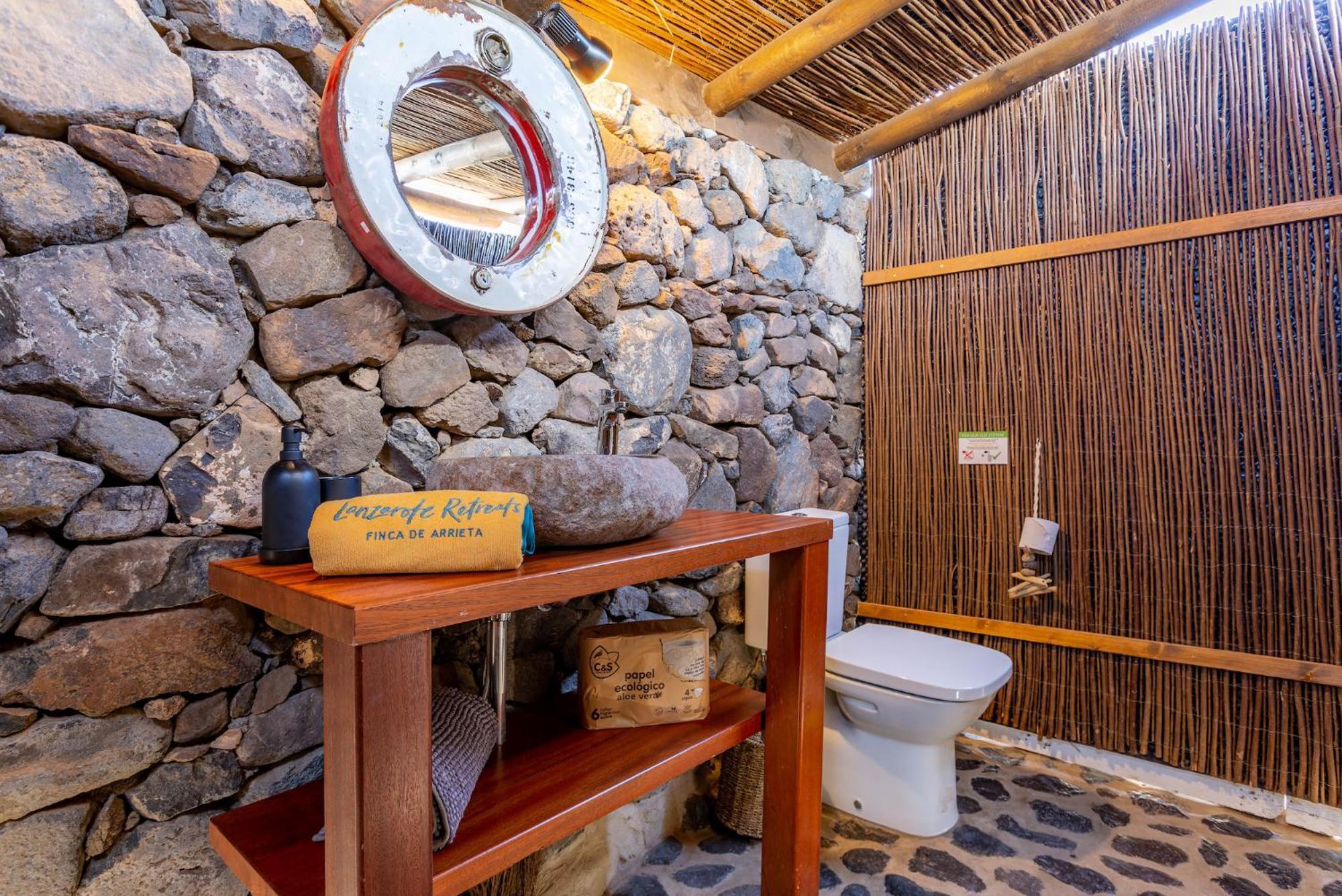 Eco Village Finca De Arrieta - Yurts And Stone Cottages - Shared Pool - Walking Distance To Arrieta Beach Tabayesco Extérieur photo