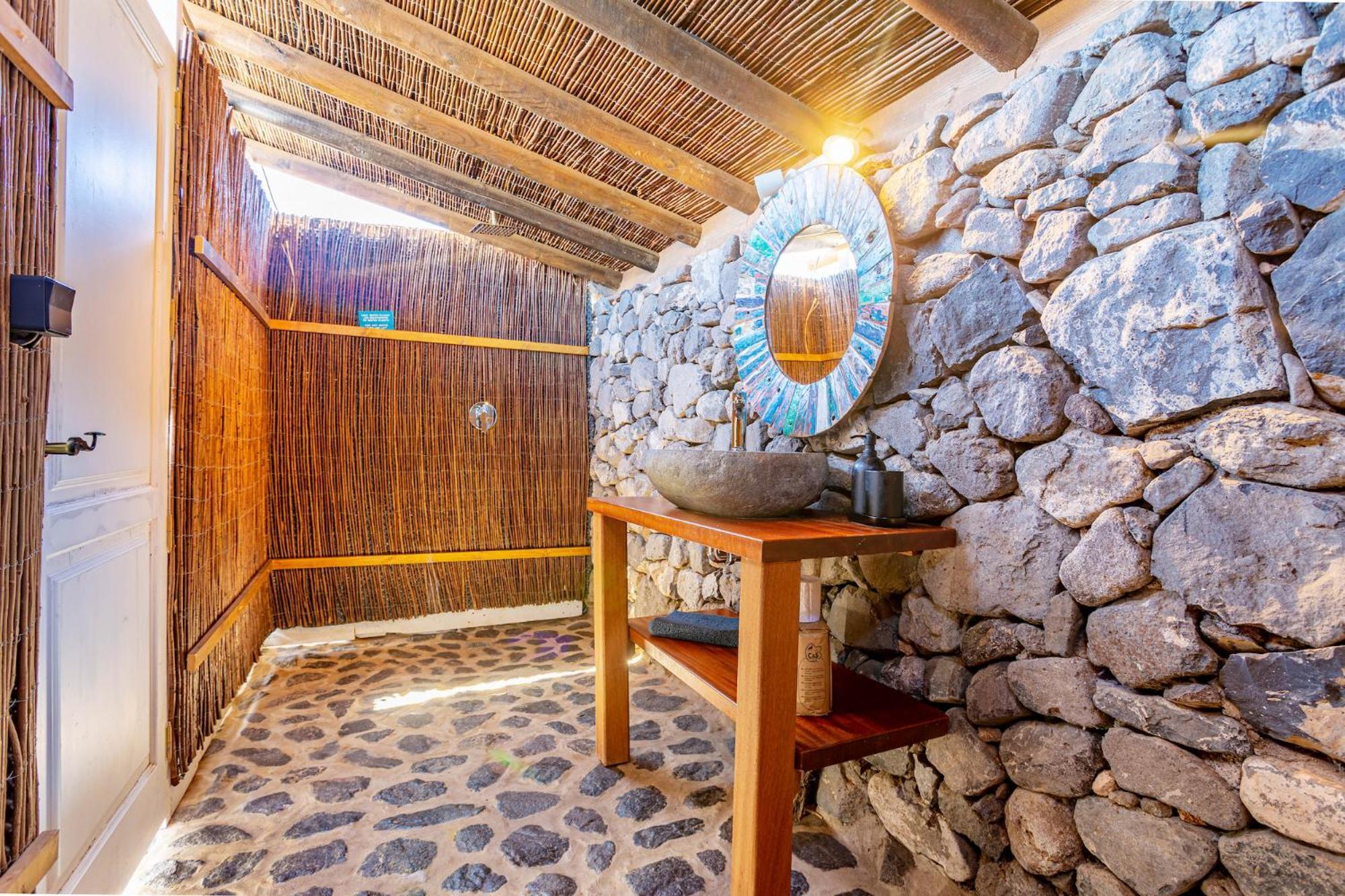 Eco Village Finca De Arrieta - Yurts And Stone Cottages - Shared Pool - Walking Distance To Arrieta Beach Tabayesco Extérieur photo