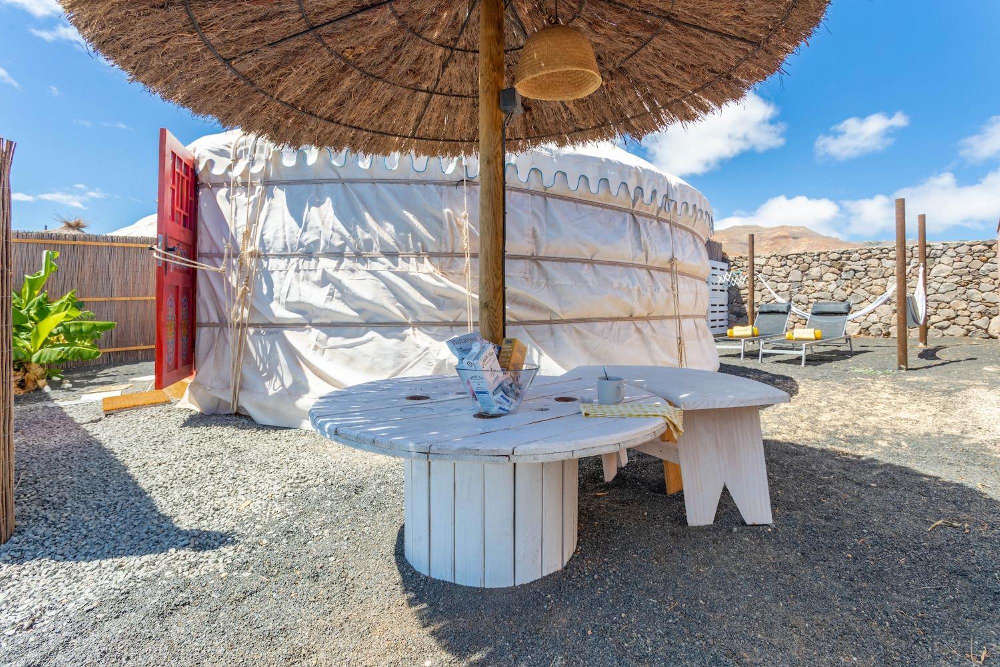 Finca De Arrieta Village - Yurts And Stone Cottages - Shared Pool - Walking Distance To Arrieta Beach - Eco Friendly Tabayesco Extérieur photo