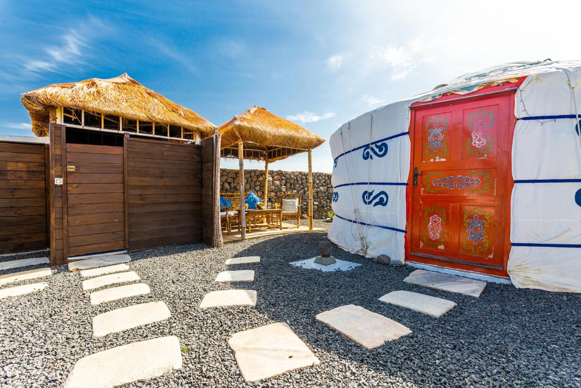 Finca De Arrieta Village - Yurts And Stone Cottages - Shared Pool - Walking Distance To Arrieta Beach - Eco Friendly Tabayesco Extérieur photo