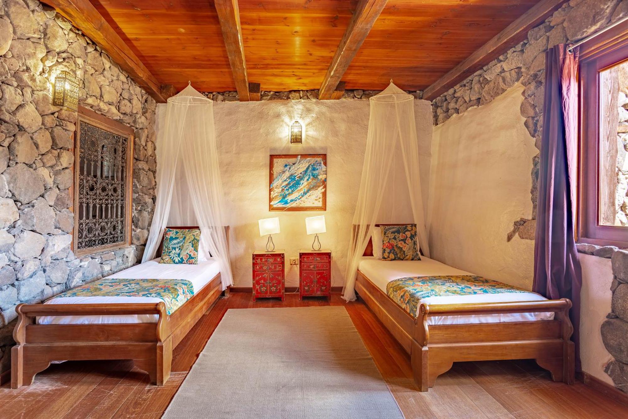 Finca De Arrieta Village - Yurts And Stone Cottages - Shared Pool - Walking Distance To Arrieta Beach - Eco Friendly Tabayesco Extérieur photo