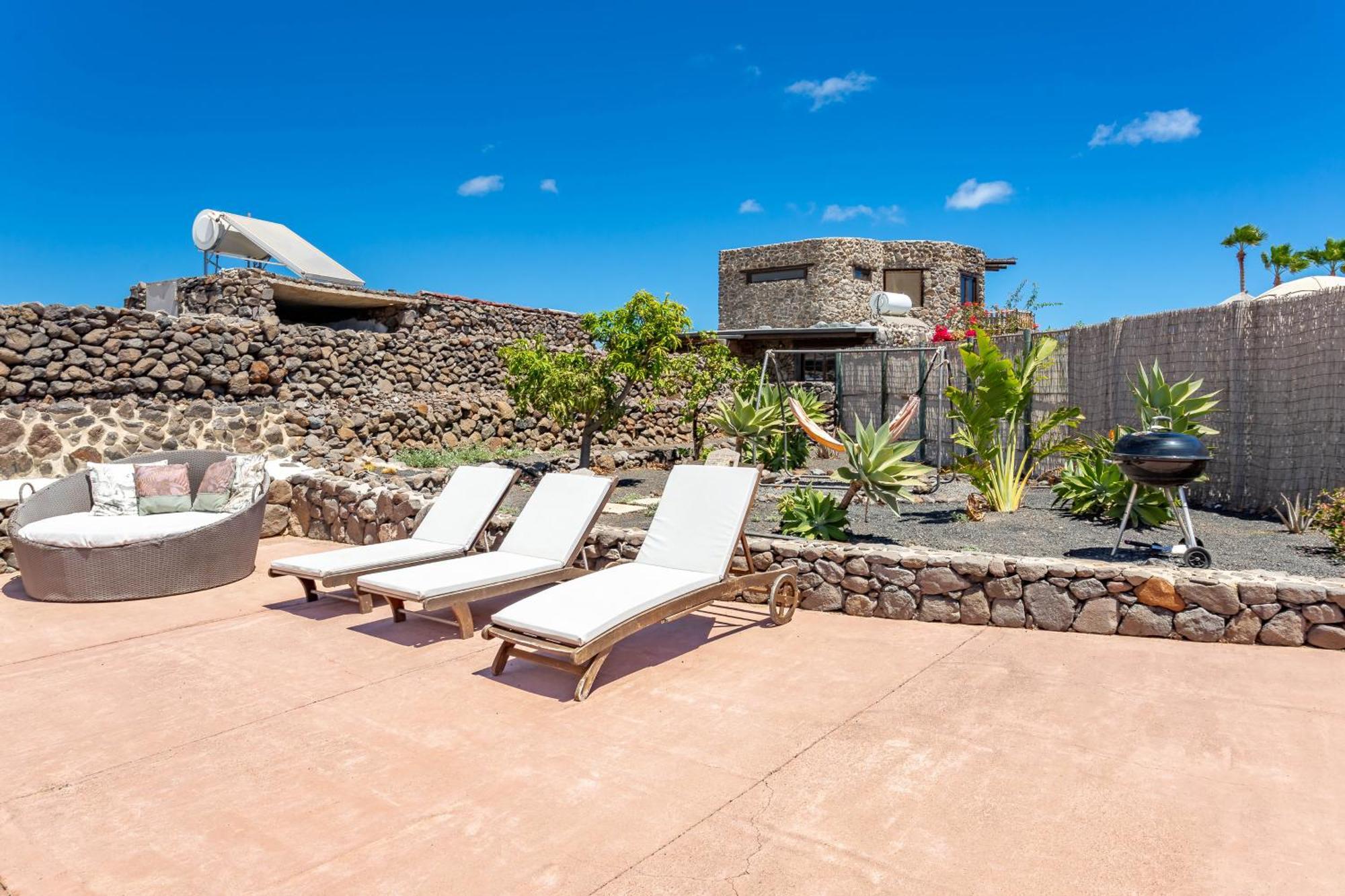 Finca De Arrieta Village - Yurts And Stone Cottages - Shared Pool - Walking Distance To Arrieta Beach - Eco Friendly Tabayesco Extérieur photo
