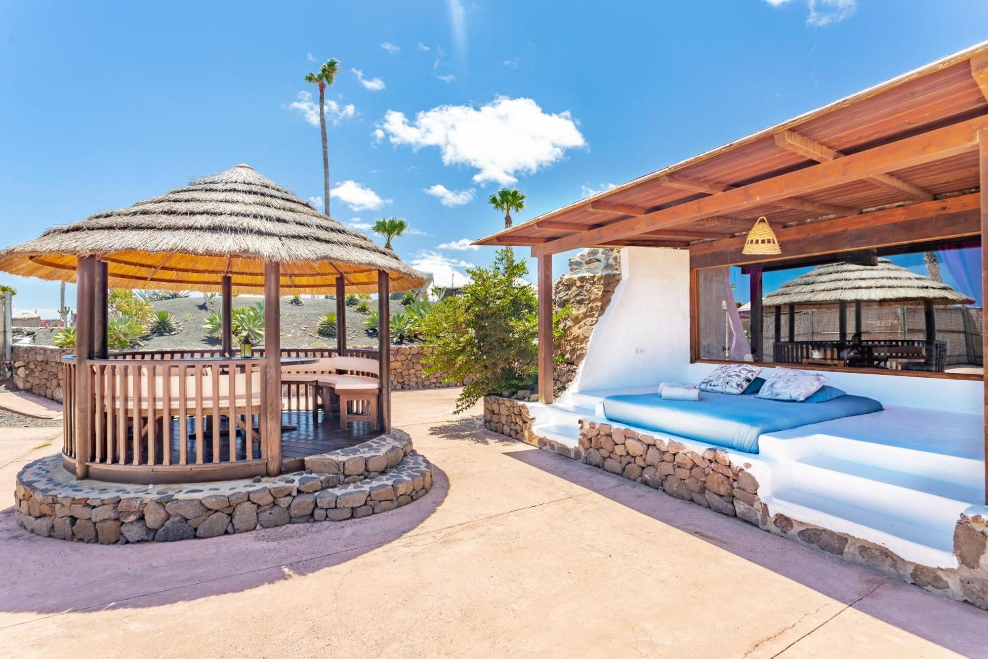 Finca De Arrieta Village - Yurts And Stone Cottages - Shared Pool - Walking Distance To Arrieta Beach - Eco Friendly Tabayesco Extérieur photo