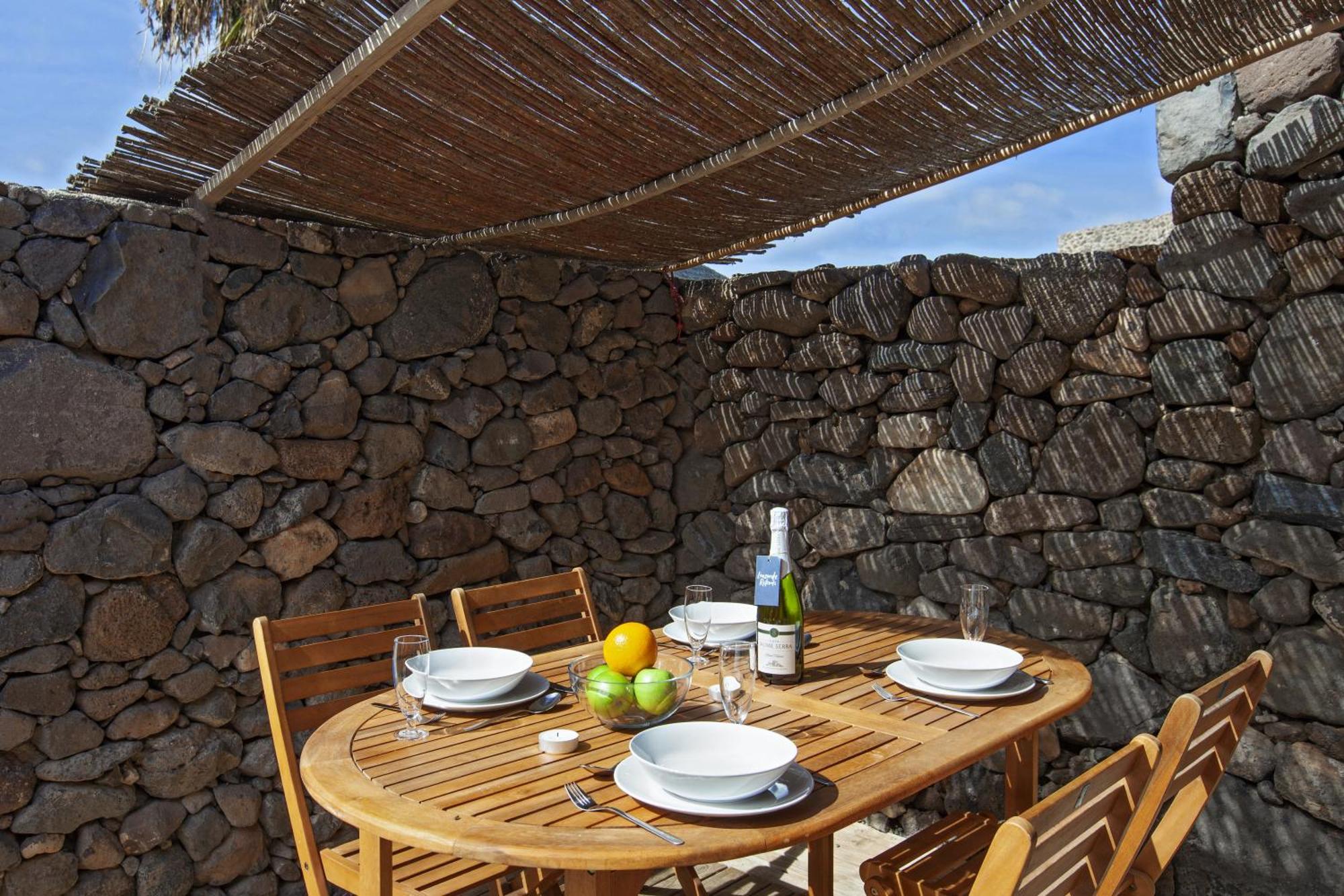 Finca De Arrieta Village - Yurts And Stone Cottages - Shared Pool - Walking Distance To Arrieta Beach - Eco Friendly Tabayesco Chambre photo
